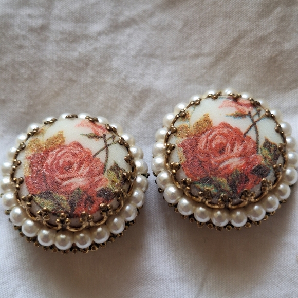 Vintage Rose & Seed Pearl ClipOn Button Earrings 1" Across Gold Tone Back - Picture 5 of 9